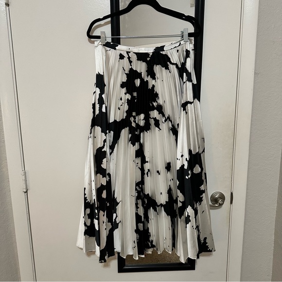 ASOS Monochrome Pleated Skirt - Picture 4 of 4